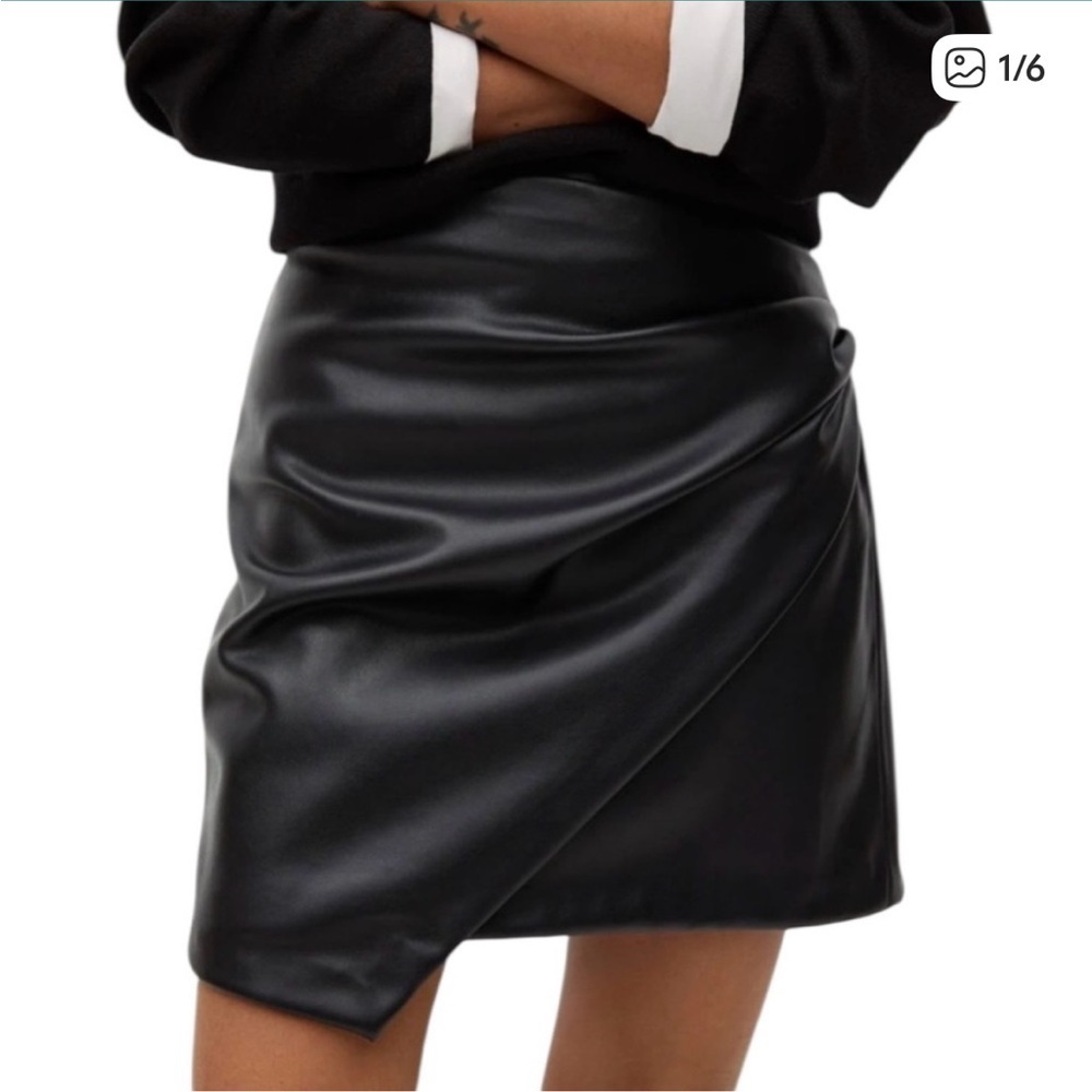 MANGO Women’s Faux Leather Black
Asymmetrical Partial Wrap Mini Skirt Size XS